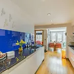 1 Bed In Oc-64431 Whitby